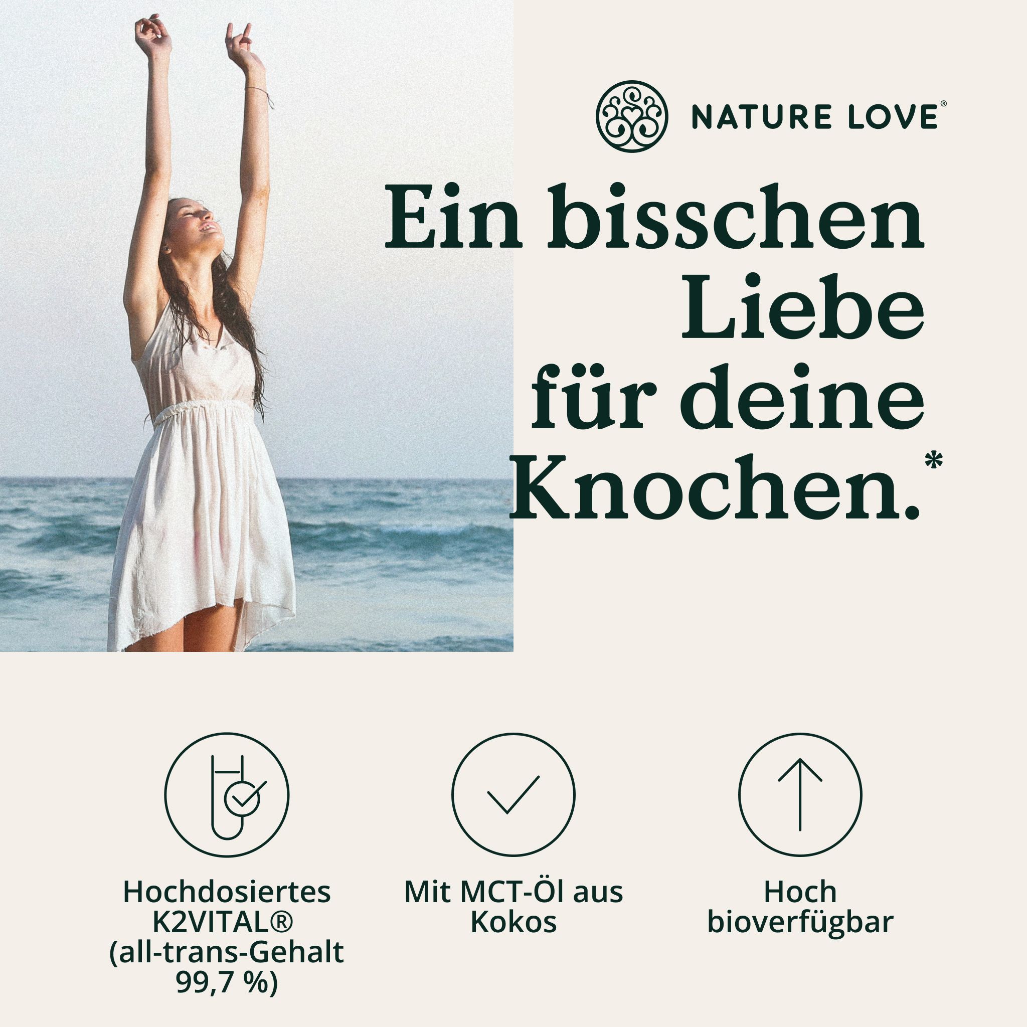 Donna sulla spiaggia. Testo: K2VITAL ad alto dosaggio, Con olio MCT di cocco, Altamente biodisponibile.