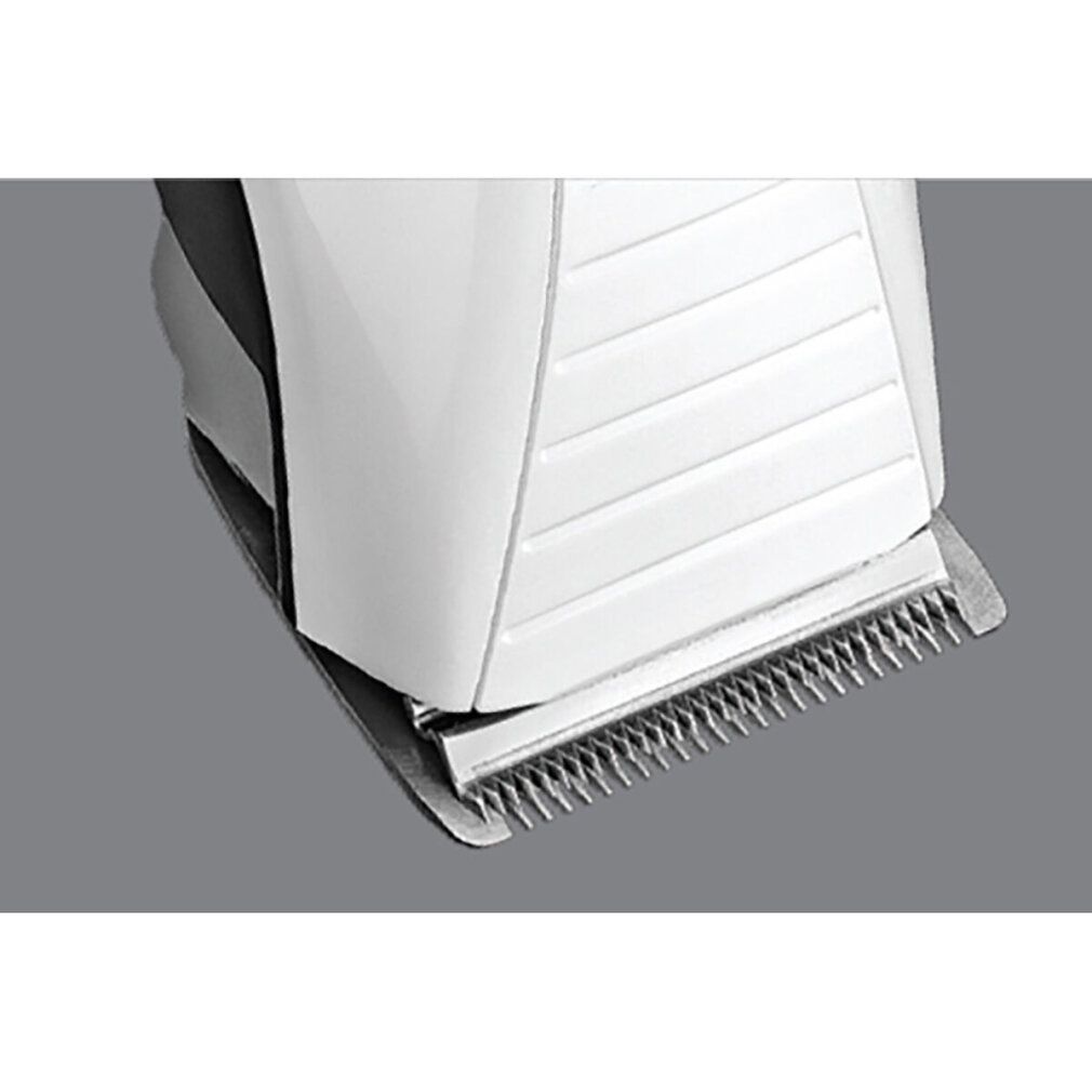 Primo piano di una tosatrice bianca. Marchio Remington. Dettaglio della lama.