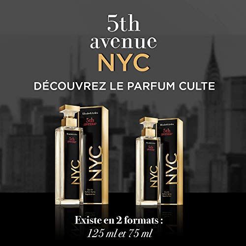 Due flaconi e scatole Elizabeth Arden 5th Avenue NYC. Scatole nere con scritta dorata. Skyline sullo sfondo.