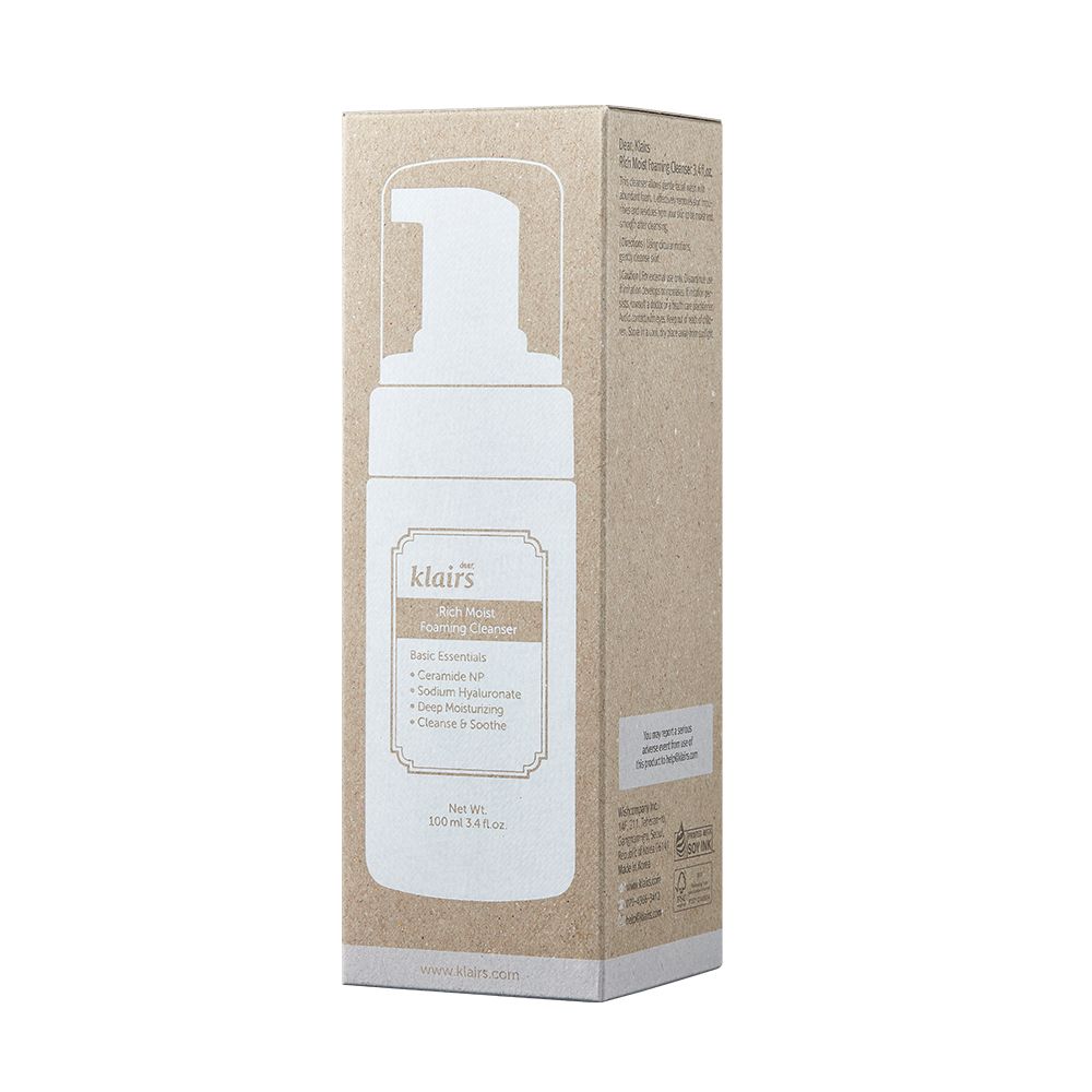 Klairs Rich Moist Foaming Cleanser in confezione di cartone, vista frontale.