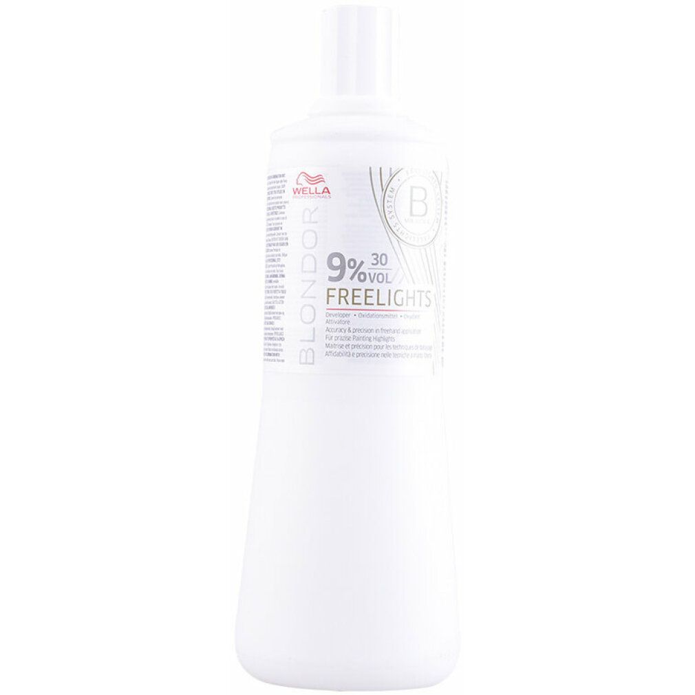 Flacone bianco Wella Blondor Freelights 9%. Etichetta con testo e logo. Su sfondo bianco.