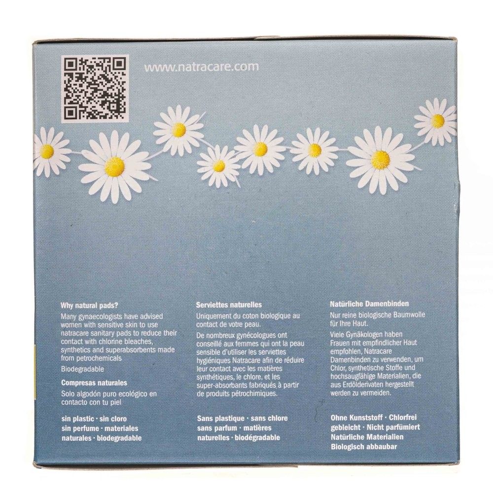 Scatola di assorbenti Natracare con motivo margherite e codice QR. Informazioni in tedesco, spagnolo, francese e inglese.