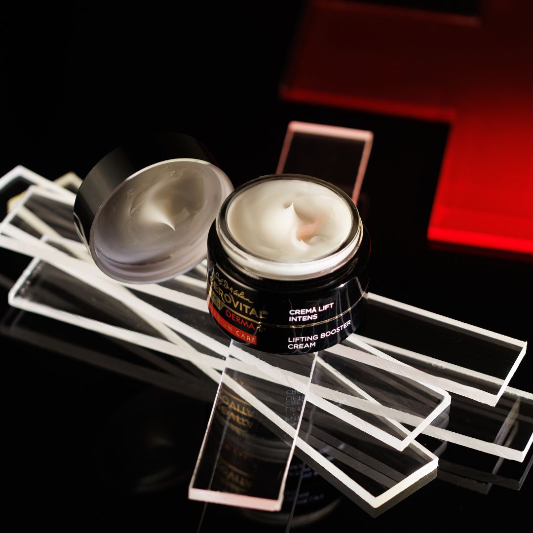 Vaso nero aperto. Scritta: Gerovital H3 Derma+, Premium Care, Crema Lift Intens, Lifting Booster Cream. Su vetro.