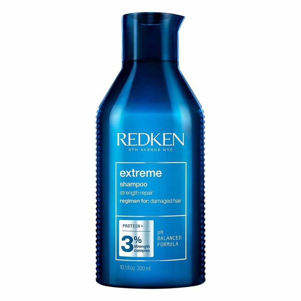 Flacone di shampoo blu scuro. Scritta: Redken, extreme shampoo, 3% strength complex, pH balanced formula. 300ml.