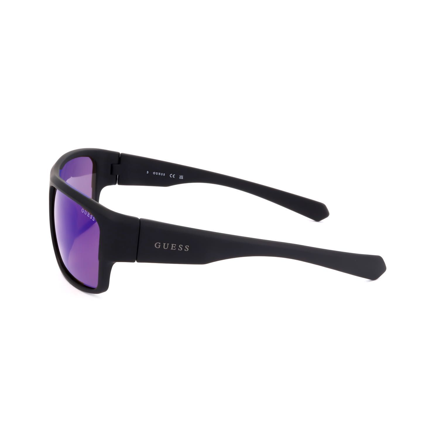 Occhiali da sole Guess neri con lenti viola e logo argentato sul
terminale.