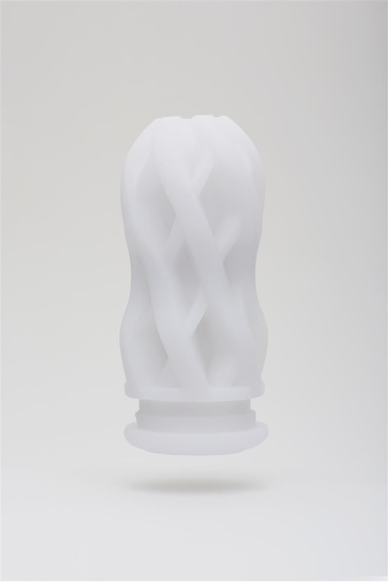 Interno bianco con struttura intrecciata. Forma: allungata, arrotondata.