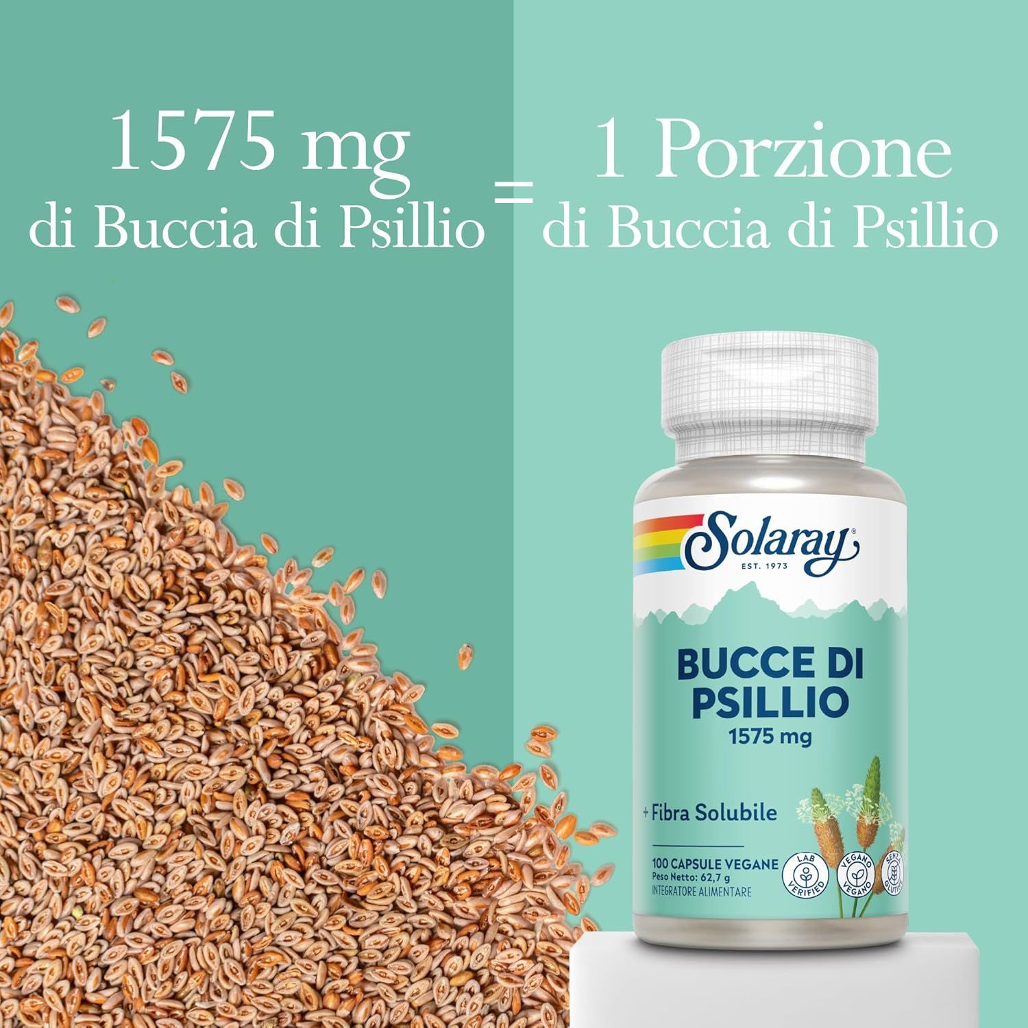 Coppia anziana che cammina sorridendo per strada. Testo in basso: Bucce di psillio.