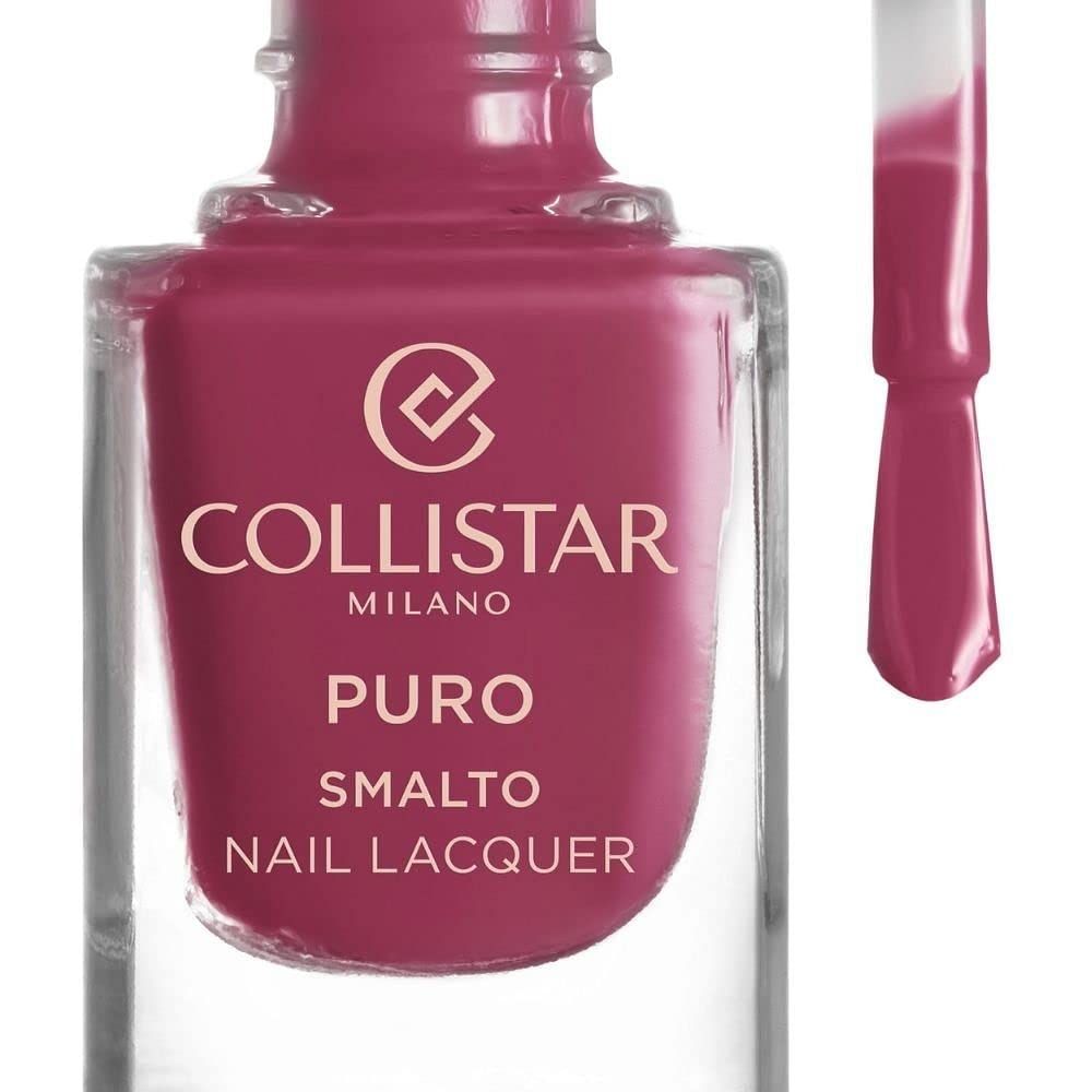 Primo piano di un flacone di smalto. Scritta: Collistar, Puro, Smalto Nail Lacquer. Tonalità rosa. Pennello visibile.