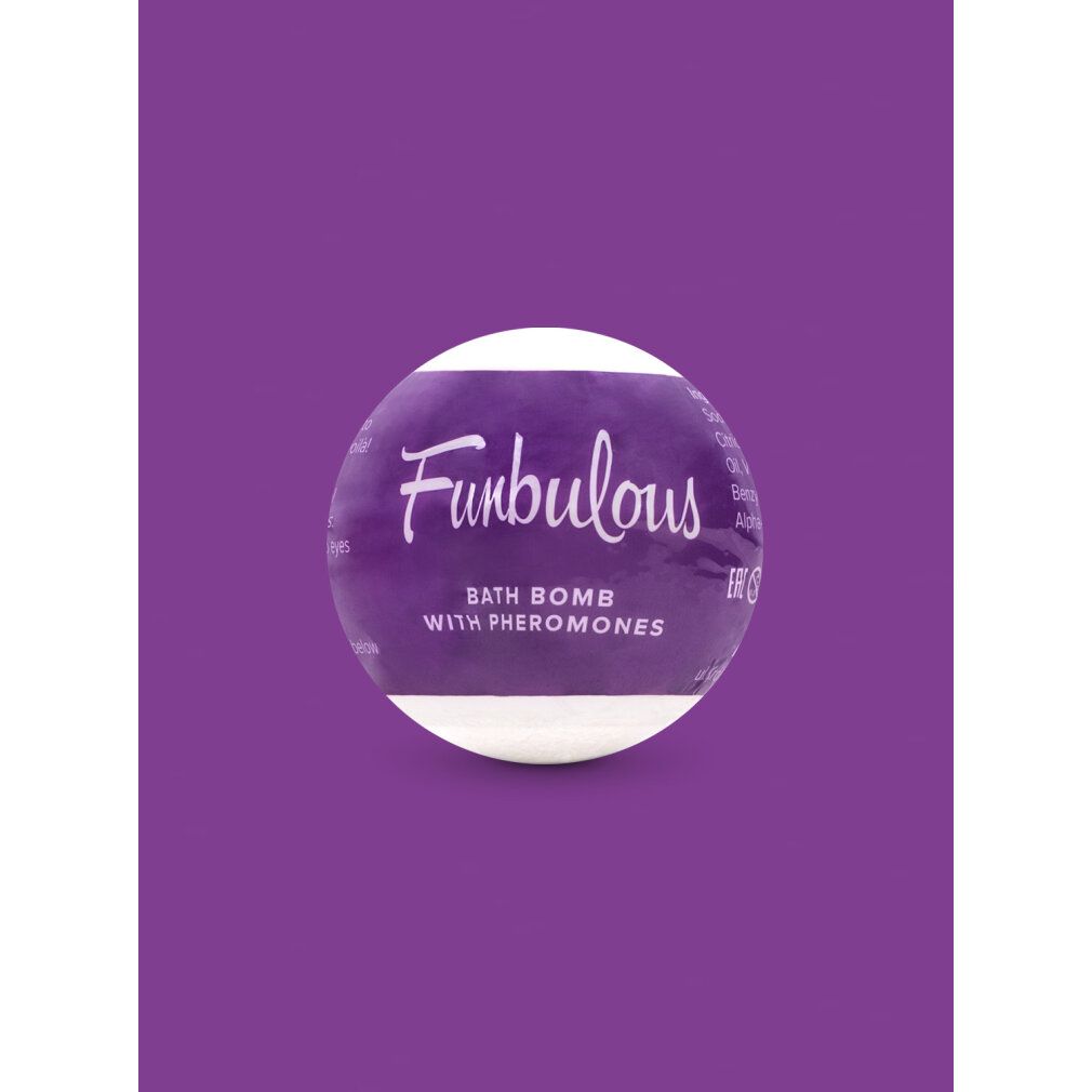 Bomba da bagno rotonda, parzialmente avvolta in viola con testo bianco. Scritta: Funbulous, Bath Bomb with Pheromones. Sfondo viola.