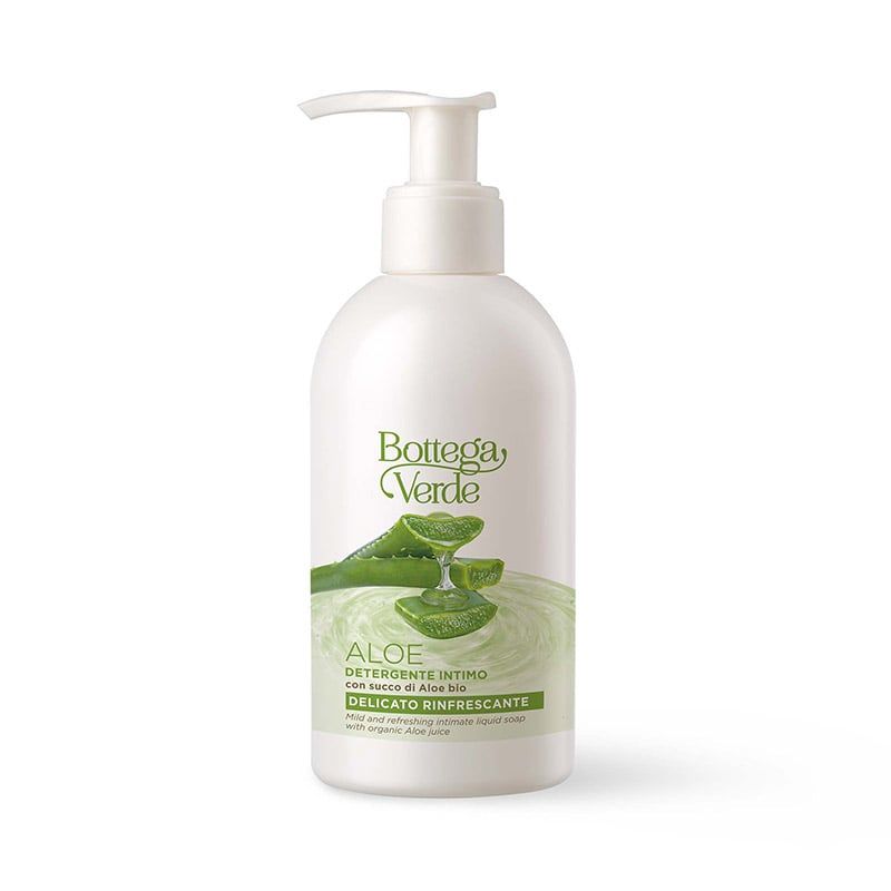 Flacone bianco con dosatore. Scritta: Bottega Verde, ALOE, Detergente intimo. Illustrazione di aloe vera.