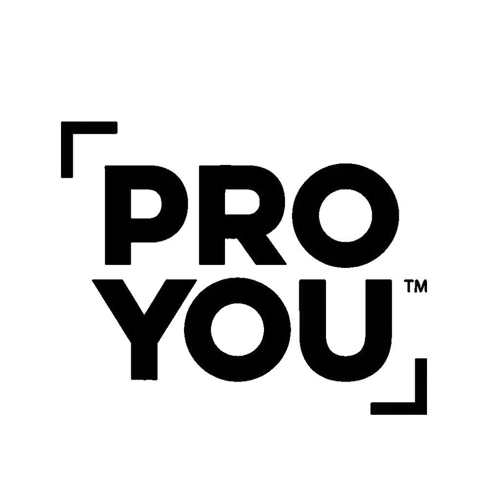 Logo nero Pro You di forma quadrata. Scritta. Testo nero su sfondo bianco.