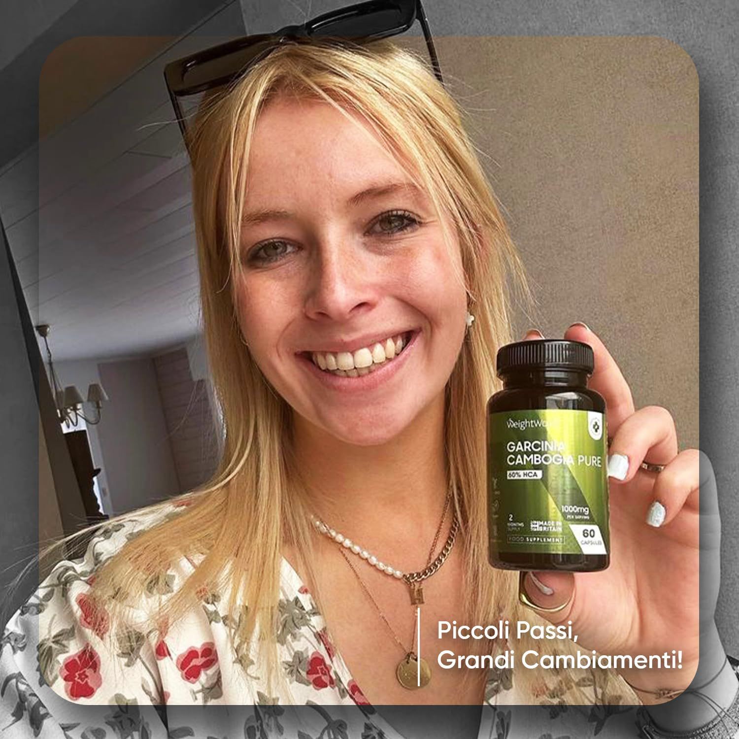 Donna tiene flacone di Garcinia Cambogia. Testo: Piccolo Passi, Grandi Cambiamenti! Prodotto: Garcinia Cambogia Pura, 60 capsule.