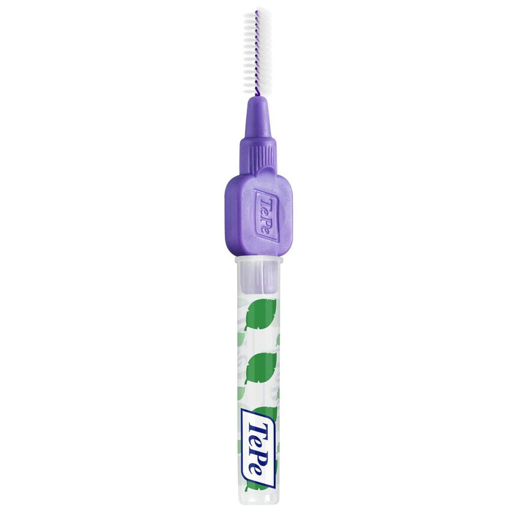 Scovolino interdentale viola TePe con testina bianca. Con cappuccio protettivo trasparente con foglie verdi.