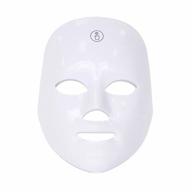 Maschera facciale bianca con ritagli per occhi, naso e bocca. Un piccolo simbolo è raffigurato in alto.