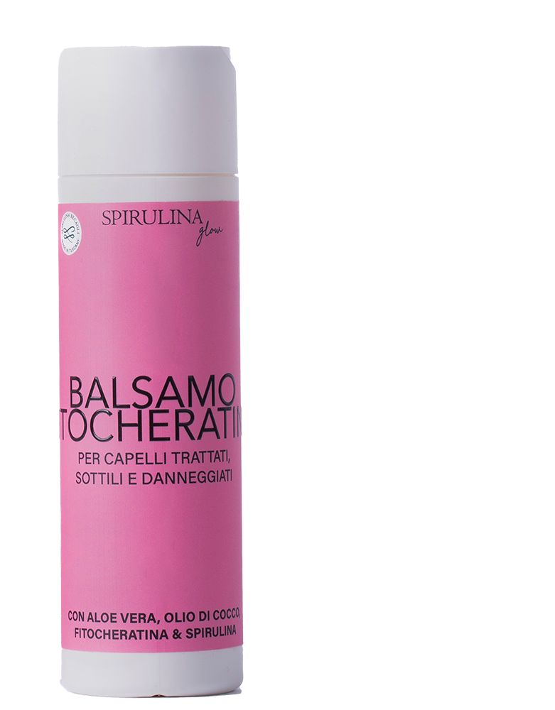 Flacone di balsamo rosa con tappo bianco. Testo: Balsamo Fitocheratina, per capelli trattati. Con Aloe Vera, olio di cocco.