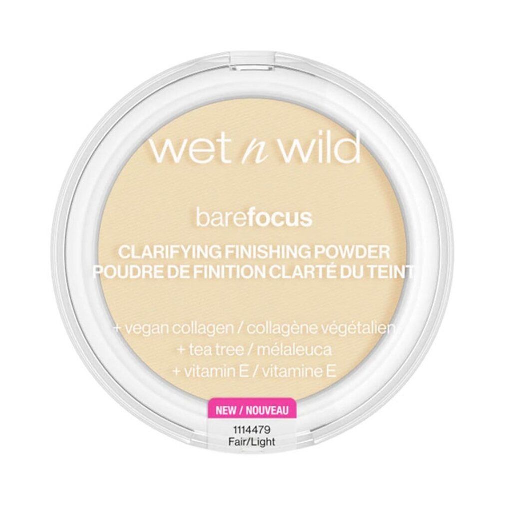 Contenitore rotondo di polvere chiara. Scritta: Wet n Wild, barefocus, Clarifying Finishing Powder. Tonalità: Fair/Light.