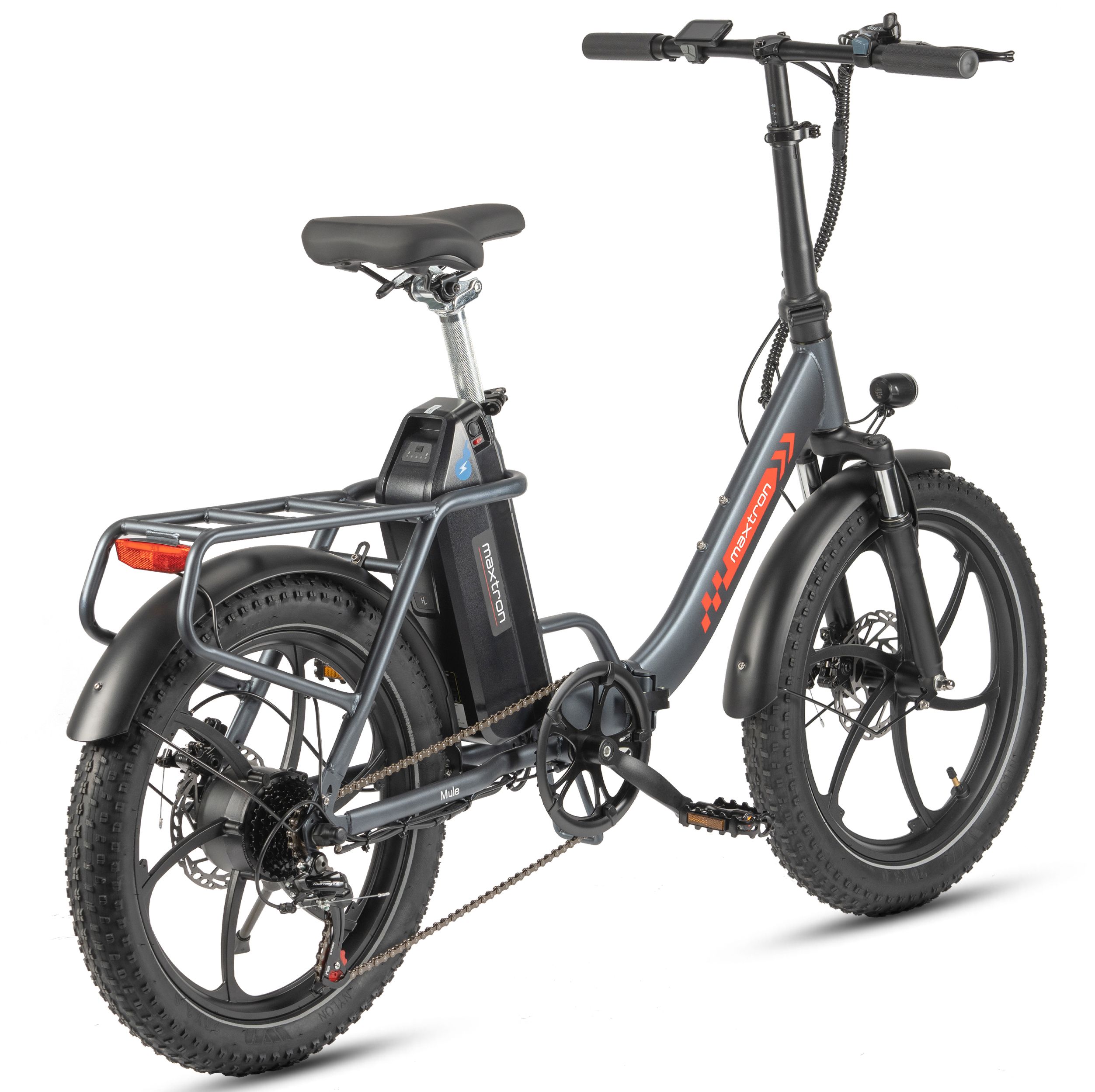 Bicicletta elettrica pieghevole grigia con pneumatici e sella neri. Batteria e portapacchi. Logo Maxtron.