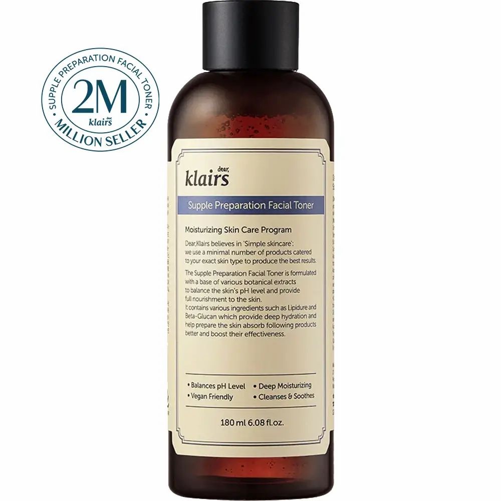 Flacone di toner viso Klairs. Flacone marrone con tappo nero. Etichetta con informazioni sul prodotto.