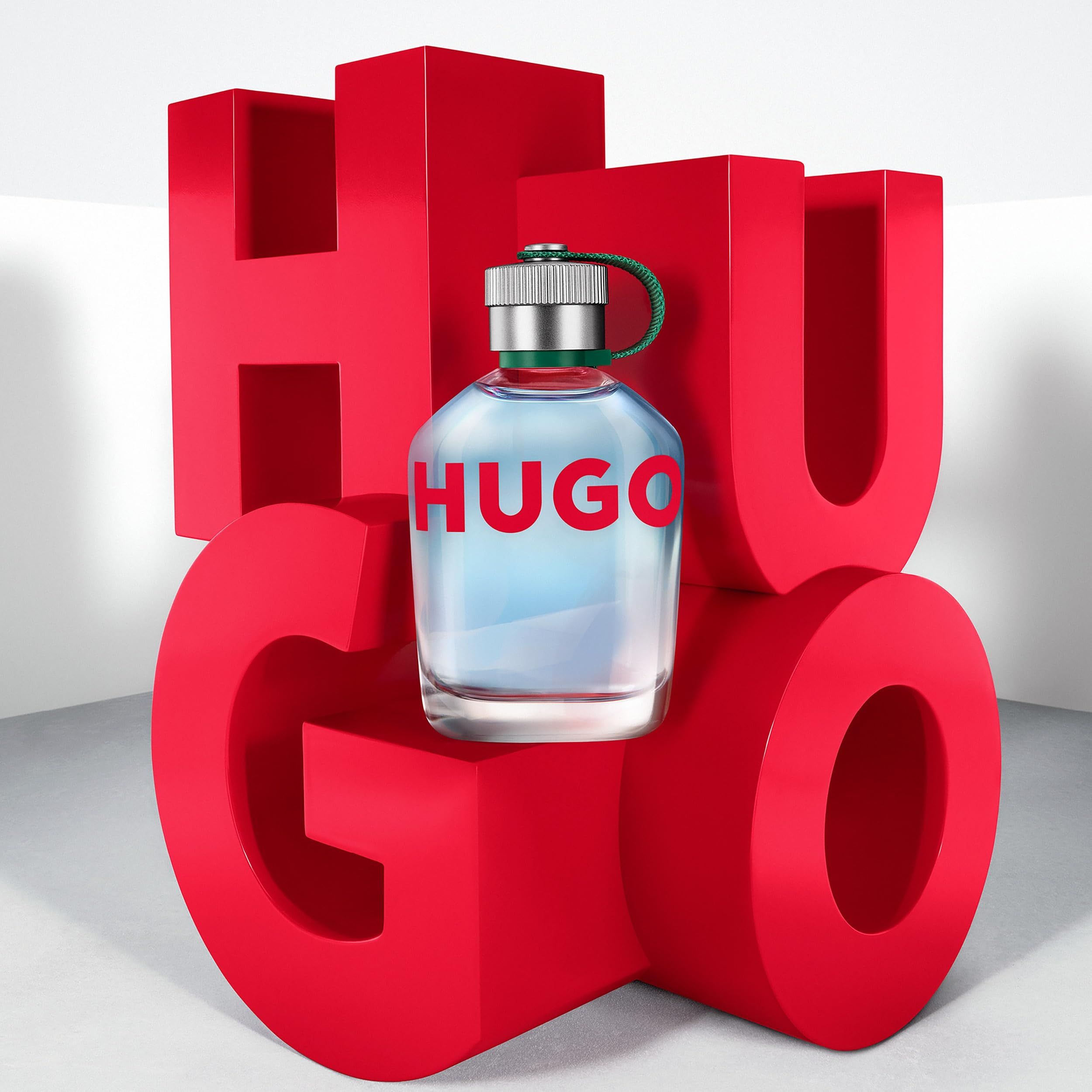 Flacone di Hugo Eau de Toilette su lettere rosse "HUGO".