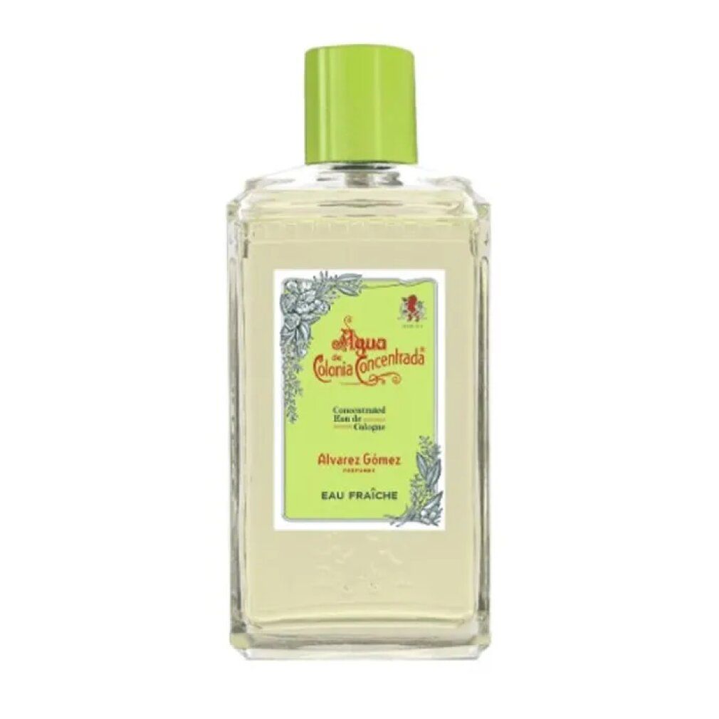Flacone di Alvarez Gómez Eau de Cologne. Etichetta verde e bianca, tappo verde. Scritta: Eau Fraîche.