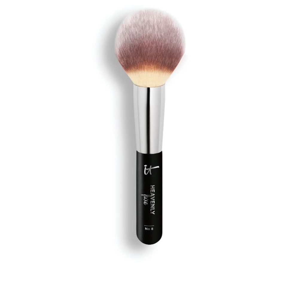 Pennello per polvere con testa rotonda. Manico nero, ghiera argentata, logo IT Cosmetics e 'Heavenly Luxe'.
