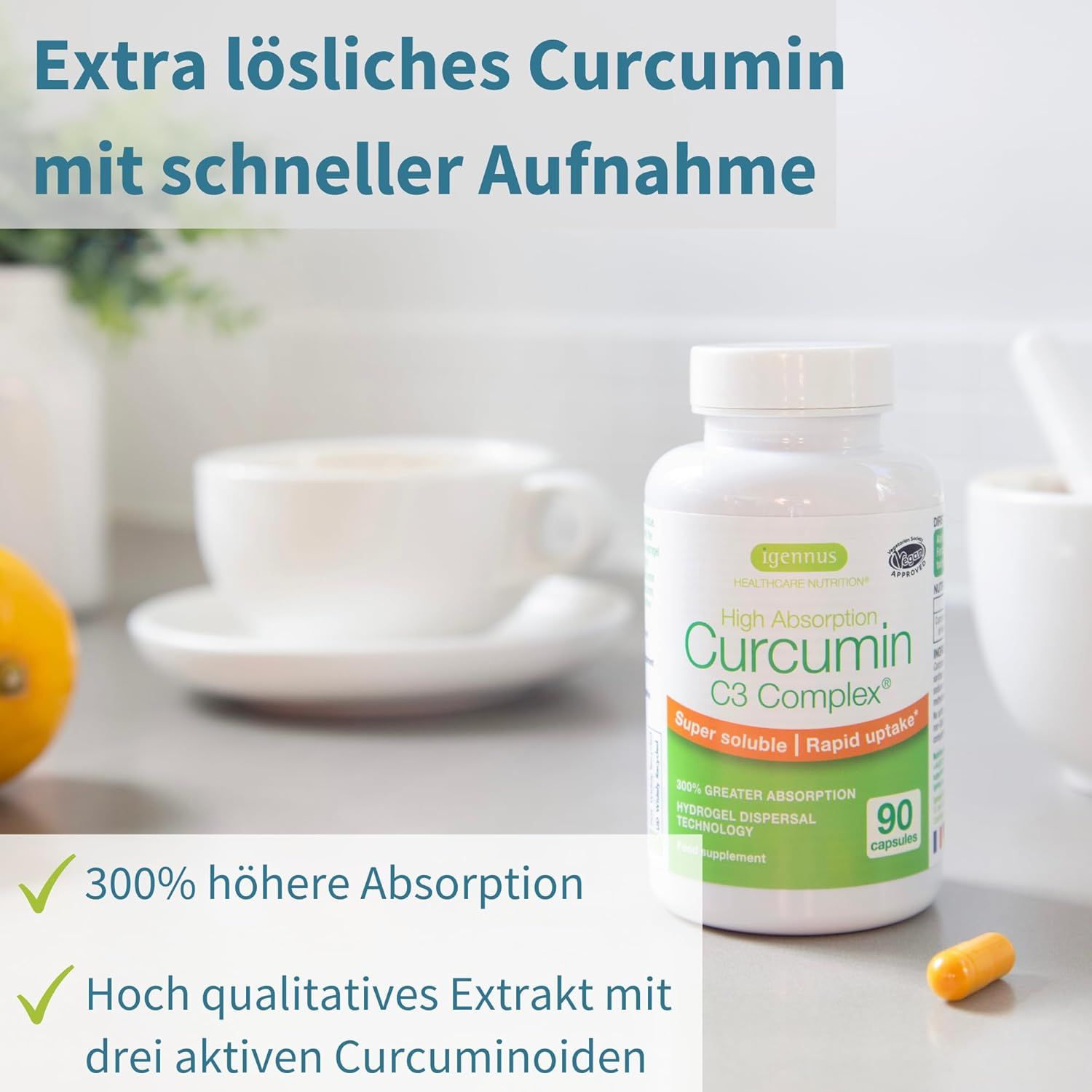 Flacone bianco "Igennus Curcumin C3 Complex" accanto a tazza e limone. 90 capsule.