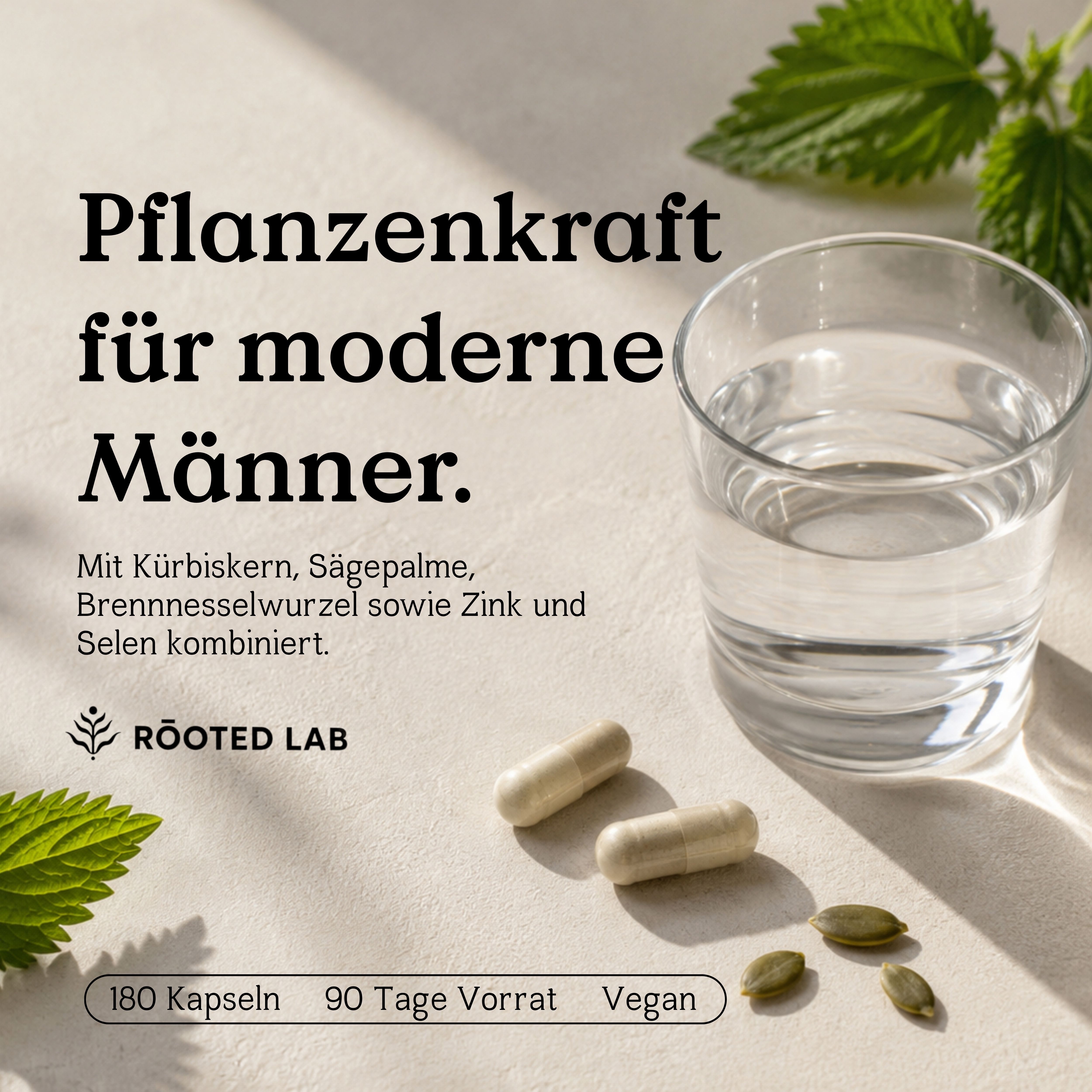Due capsule, semi di zucca e un bicchiere d'acqua accanto a foglie di ortica. Testo: Forza vegetale per uomini moderni.