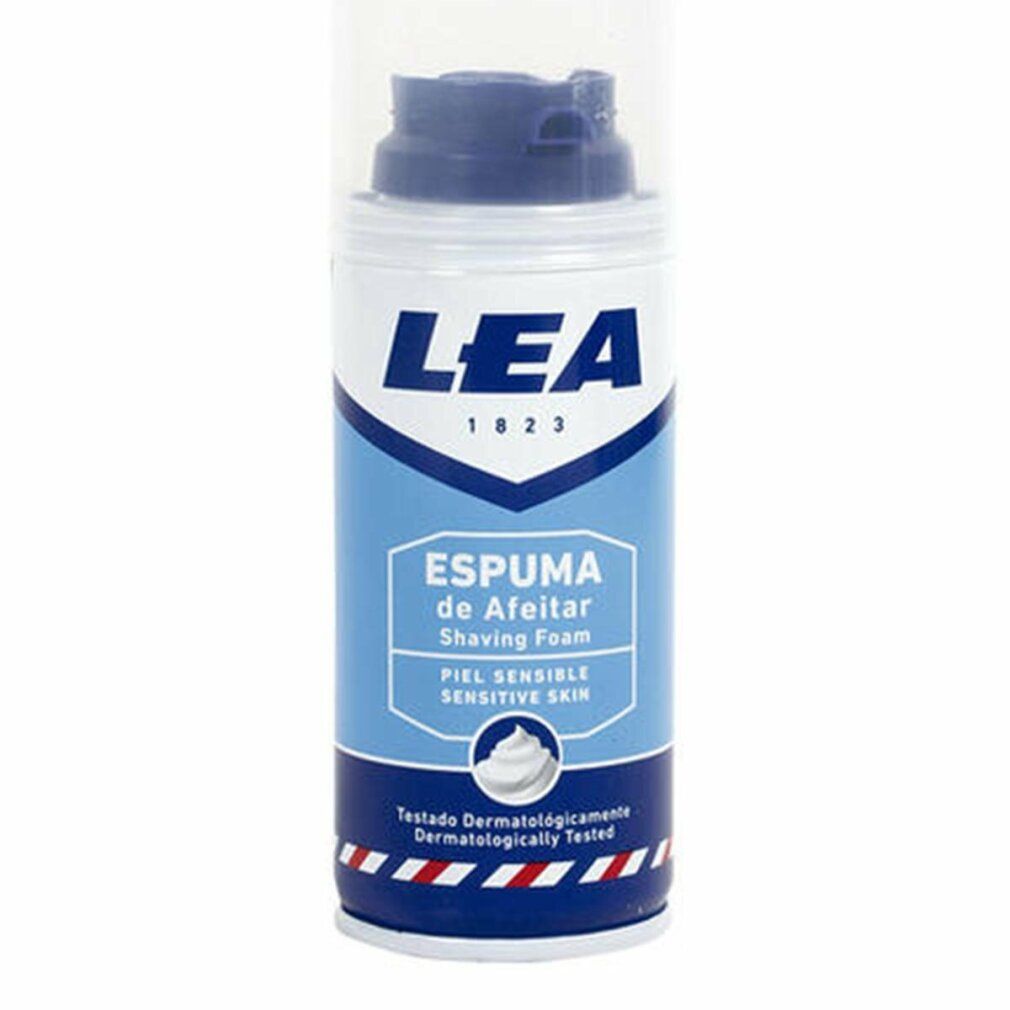 Flacone di crema da barba Lea con tappo blu. Scritta: Lea 1823, Espuma de Afeitar, Pelle sensibile, Testato dermatologicamente.