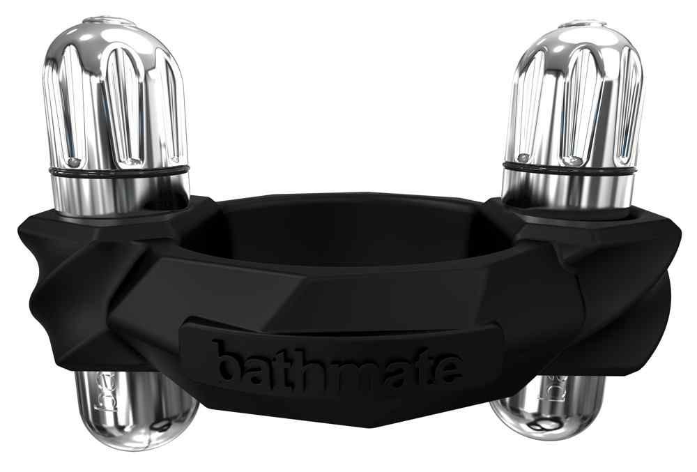 Dispositivo nero con due attacchi argentati. Scritta "bathmate".