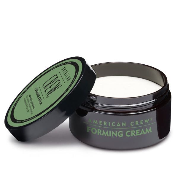 Vasetto marrone scuro con coperchio verde. Scritta: AMERICAN CREW Forming Cream. Coperchio accanto.