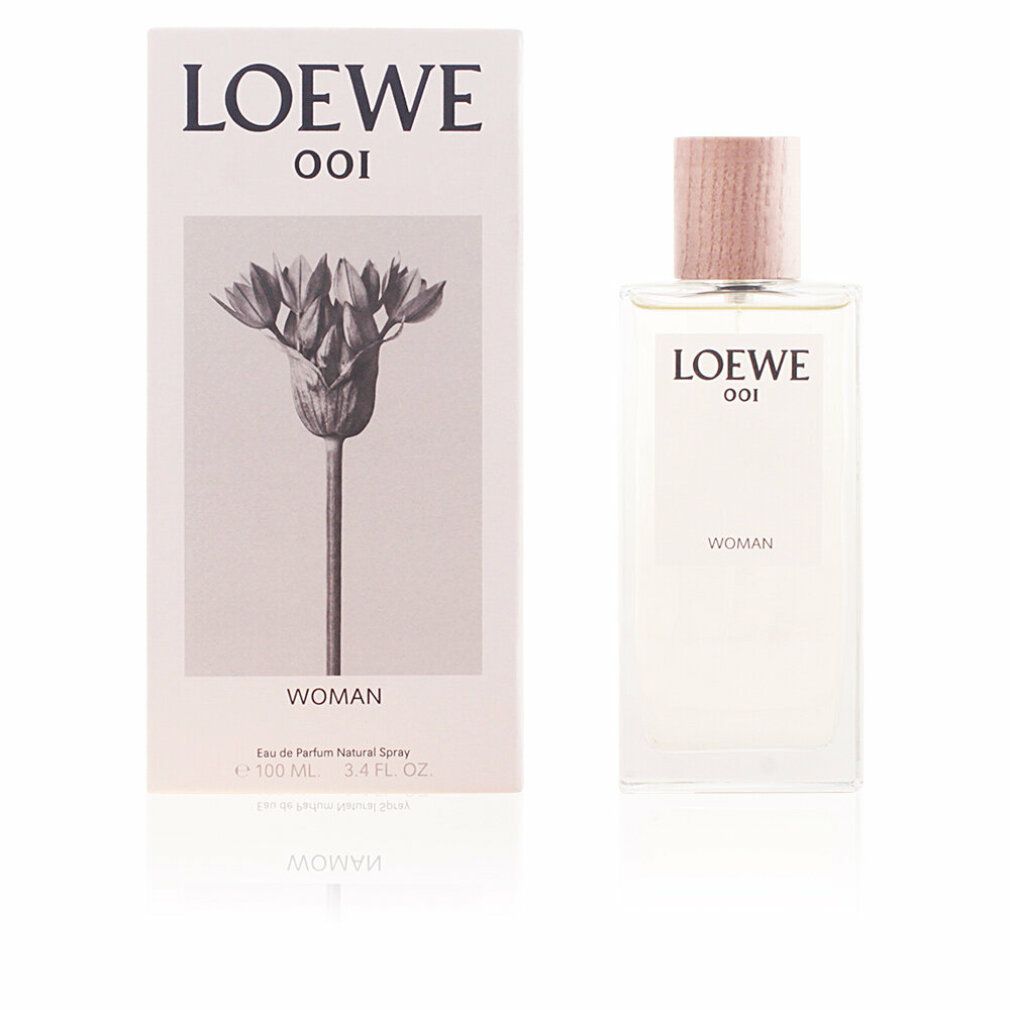 Loewe 001 Woman Eau de Parfum e confezione. Flacone e scatola con motivo floreale. Logo e nome del prodotto.