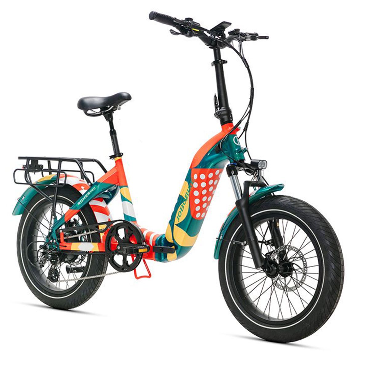 E-bike JOBOBIKE Romer Pro. Design verde-rosso-giallo. Portapacchi, parafanghi, pneumatici neri. Manubrio con display. Sella e pedali.