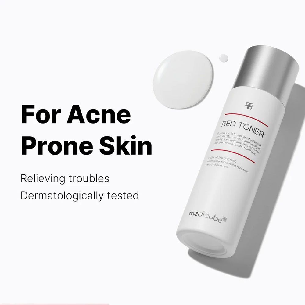 Flacone bianco, tappo argentato. Scritta: RED TONER. Accanto una goccia di liquido. Testo: For Acne Prone Skin.