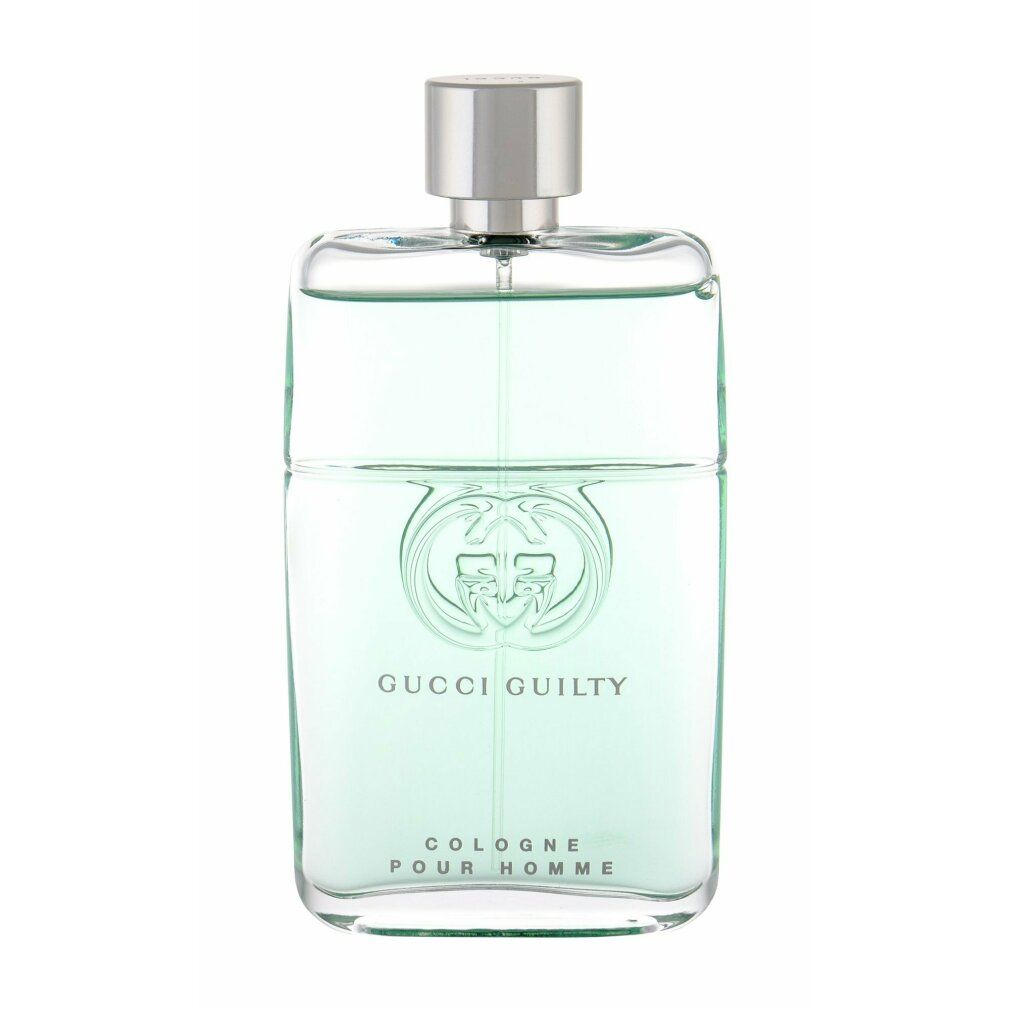 Flacone in vetro con liquido verde chiaro. Vaporizzatore argentato. Logo e scritta Gucci Guilty.