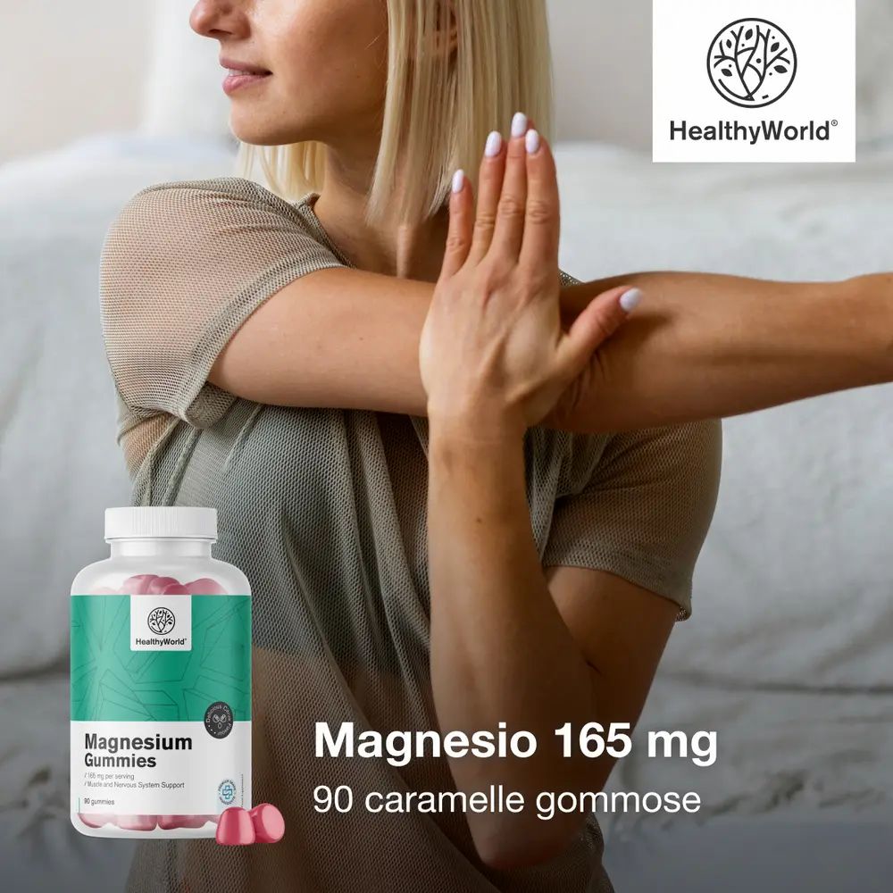 Donna che si allunga vicino a un flacone di Magnesium Gummies. Testo: Magnesio 165 mg, 90 caramelle.