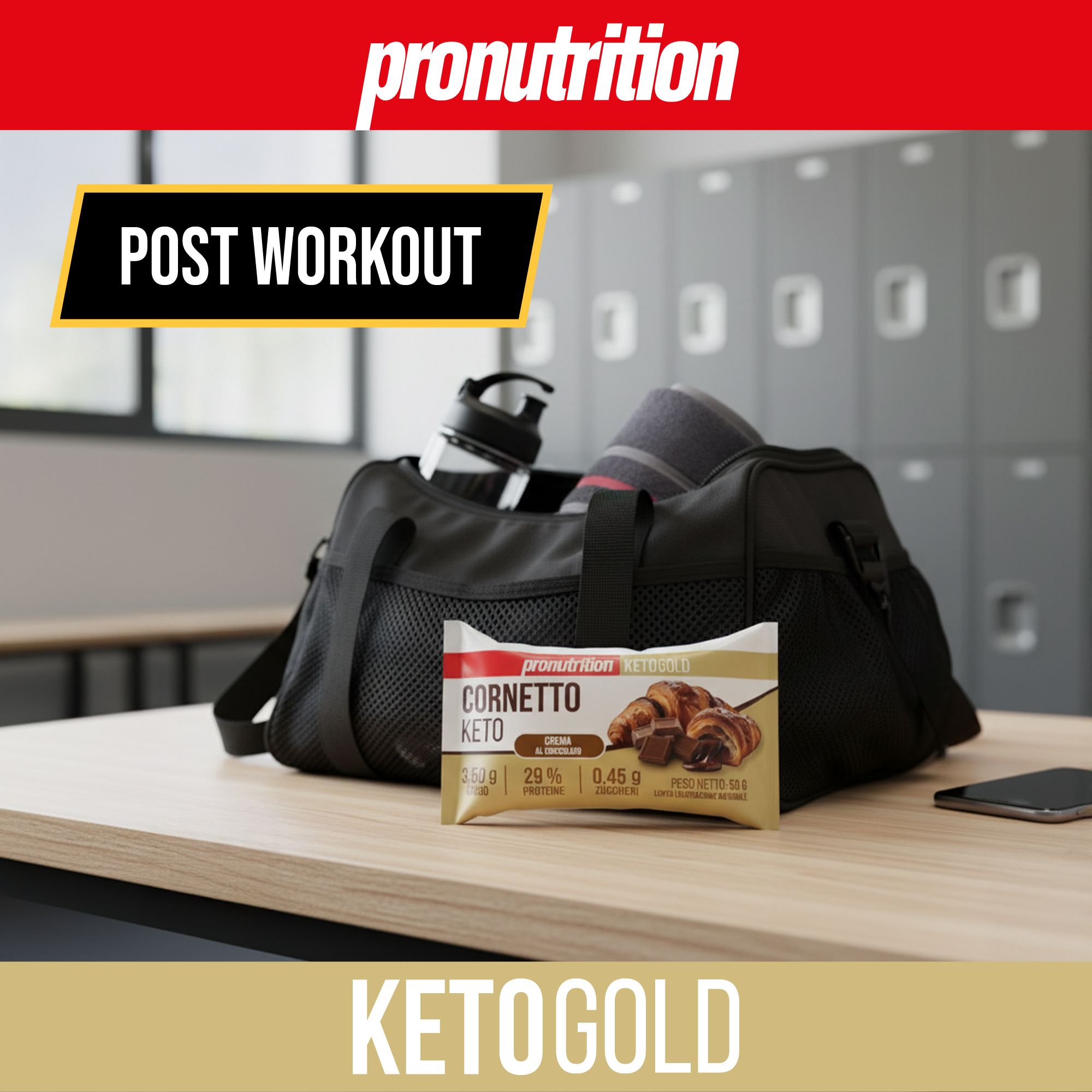 Borsa sportiva, borraccia, asciugamano, barretta Cornetto Keto. Testo: POST WORKOUT, KETOGOLD, Pronutrition.