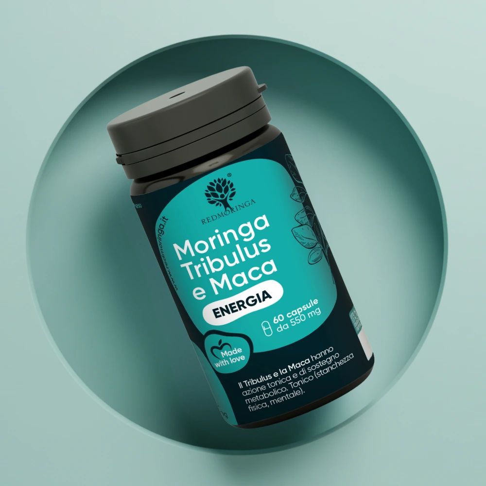 Bottiglia con coperchio nero. Testo: Moringa Tribulus e Maca ENERGIA. 60 capsule. Su sfondo blu.