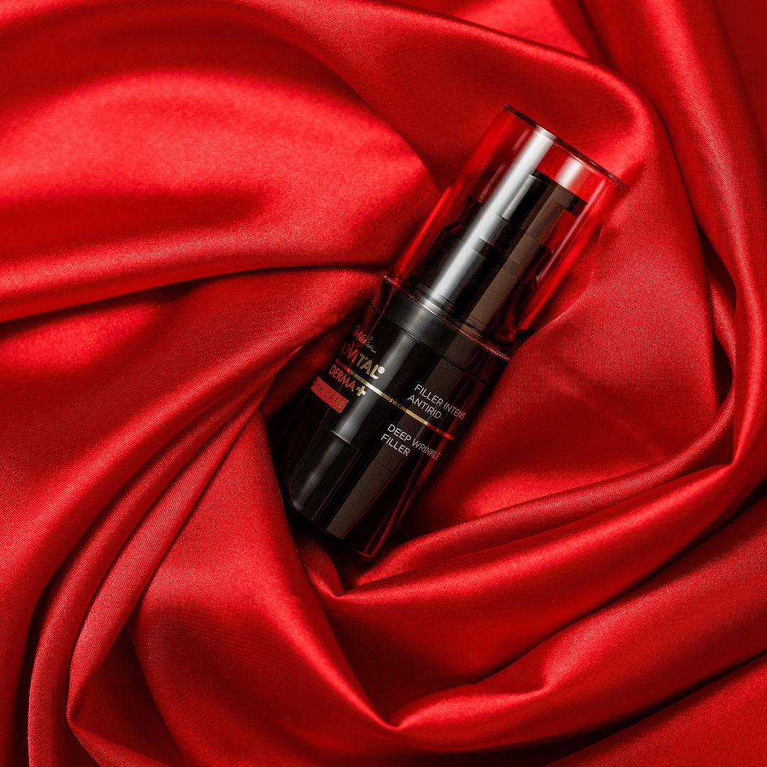 Flacone nero con erogatore. Marchio: Gerovital Derma+ Premium Care. Testo: Filler Intens Antirid.