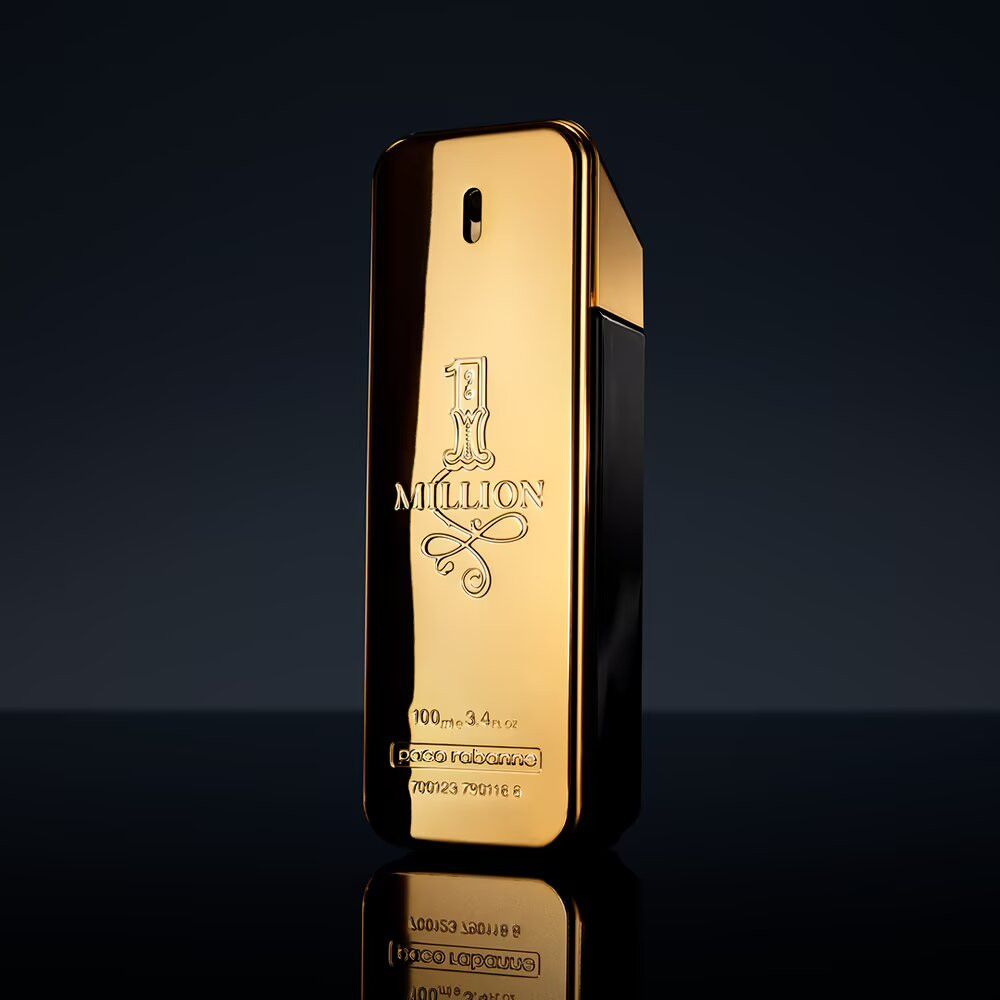 Flacone dorato Paco Rabanne 1 Million. Scritta: 1 Million, 100ml.