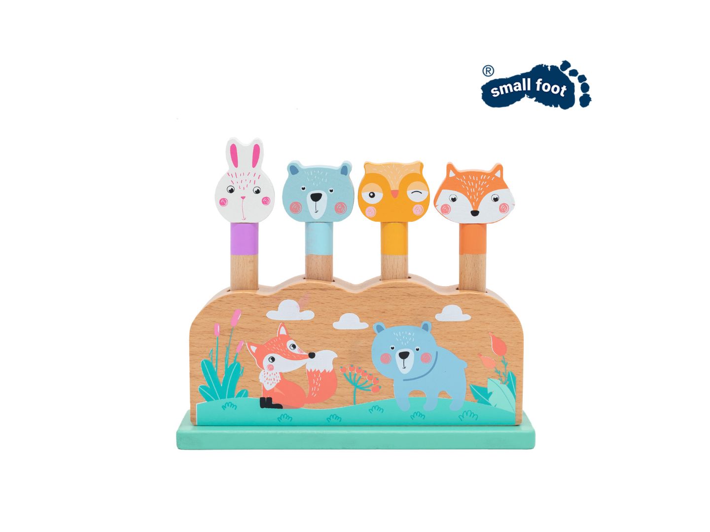 Giocattolo in legno con animali, logo Small Foot. Coniglio, orso, gufo e volpe su base in legno con paesaggio.