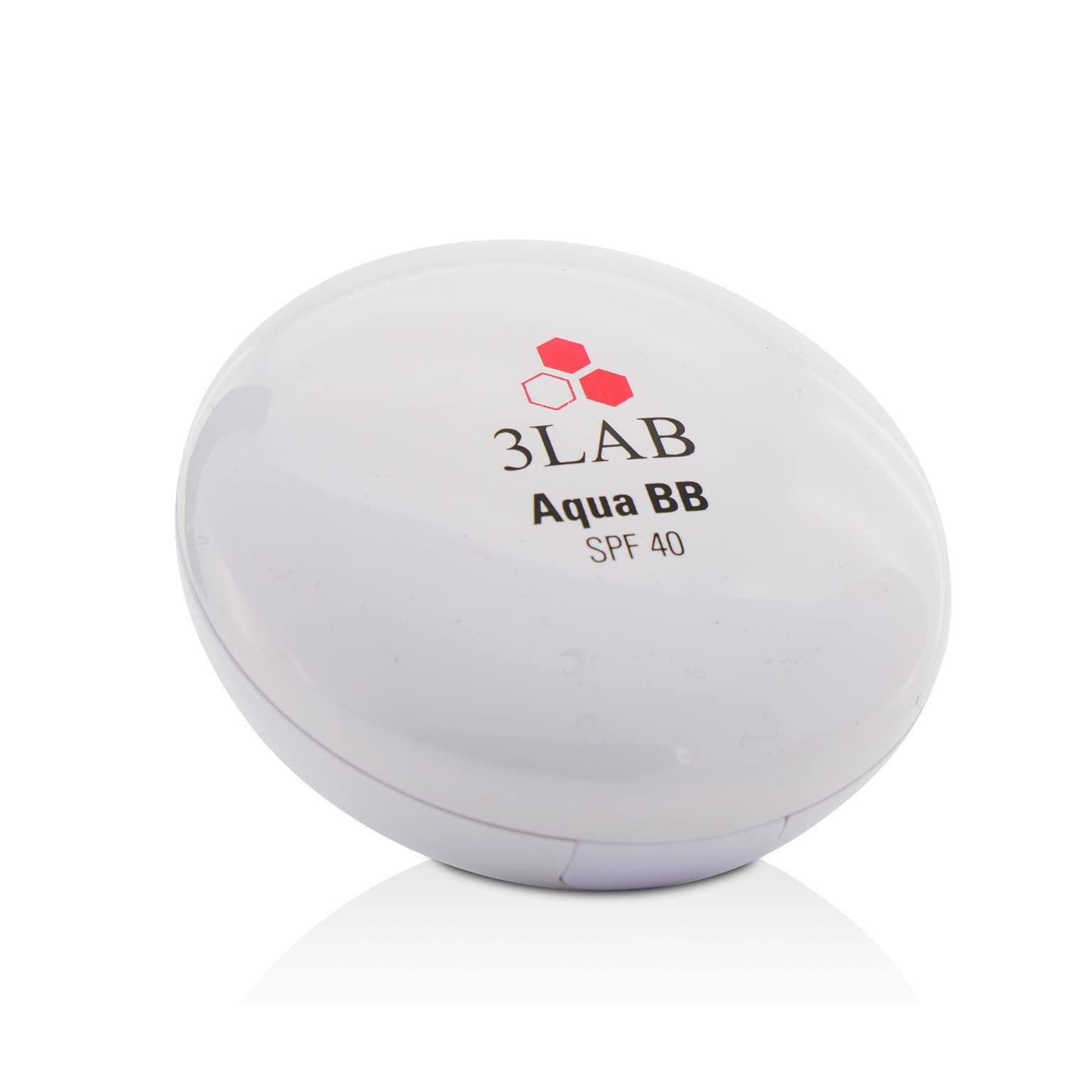 Custodia compatta ovale bianca. Scritta: 3LAB Aqua BB SPF 40. Accento logo rosso.