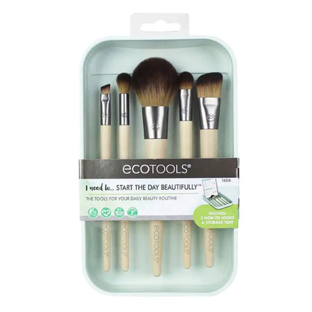 Set di pennelli per trucco in confezione verde chiaro. Sei pennelli con manici in legno chiaro e setole scure. Nome e testo sulla confezione.