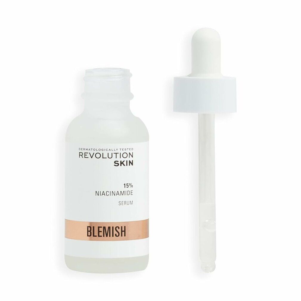 Siero liquido trasparente in flacone bianco con pipetta. Scritta: Revolution Skin, 15% Niacinamide Serum, Blemish.