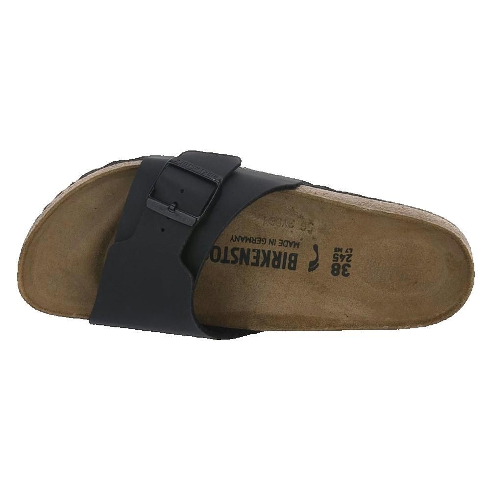 Sandalo nero, vista dall'alto. Plantare in sughero. Logo Birkenstock e taglia.