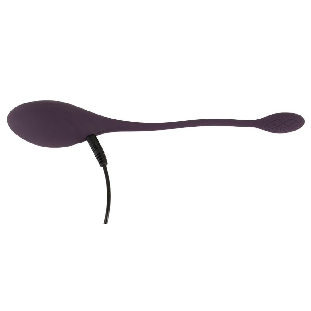 RC Love Ball viola con cavo di ricarica collegato. Un'estremità scanalata, l'altra con cerchi concentrici.