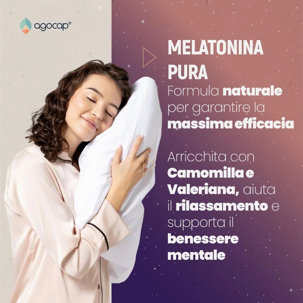 Donna con cuscino. Testo: Melatonina Pura, formula per la massima efficacia. Con camomilla e valeriana.