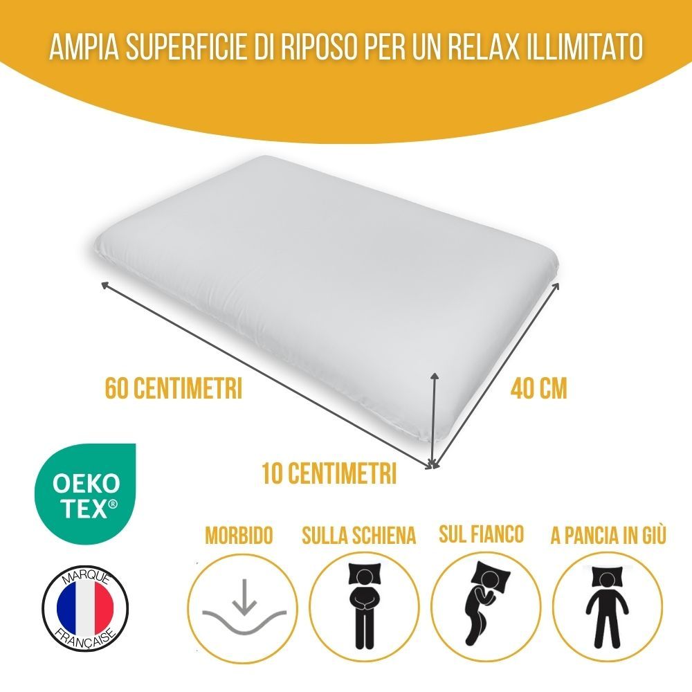 Cuscino bianco con testo. Dimensioni: 60x40x10 cm. Certificazione Oeko-Tex. Bandiera francese.