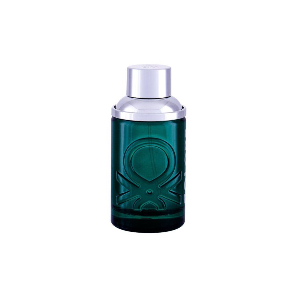 Flacone verde con tappo argentato. Scritta: COLORS MAN. Flacone con logo in rilievo. Su sfondo bianco.