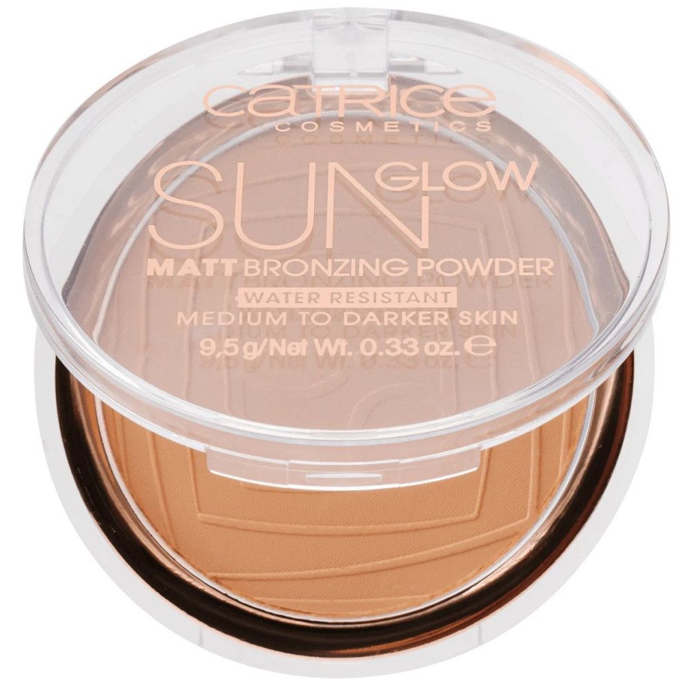 Cipria bronzante rotonda in confezione trasparente. Scritta sul coperchio. Visibili "SUN GLOW" e "MATT BRONZING POWDER". Per pelli da medie a scure.
