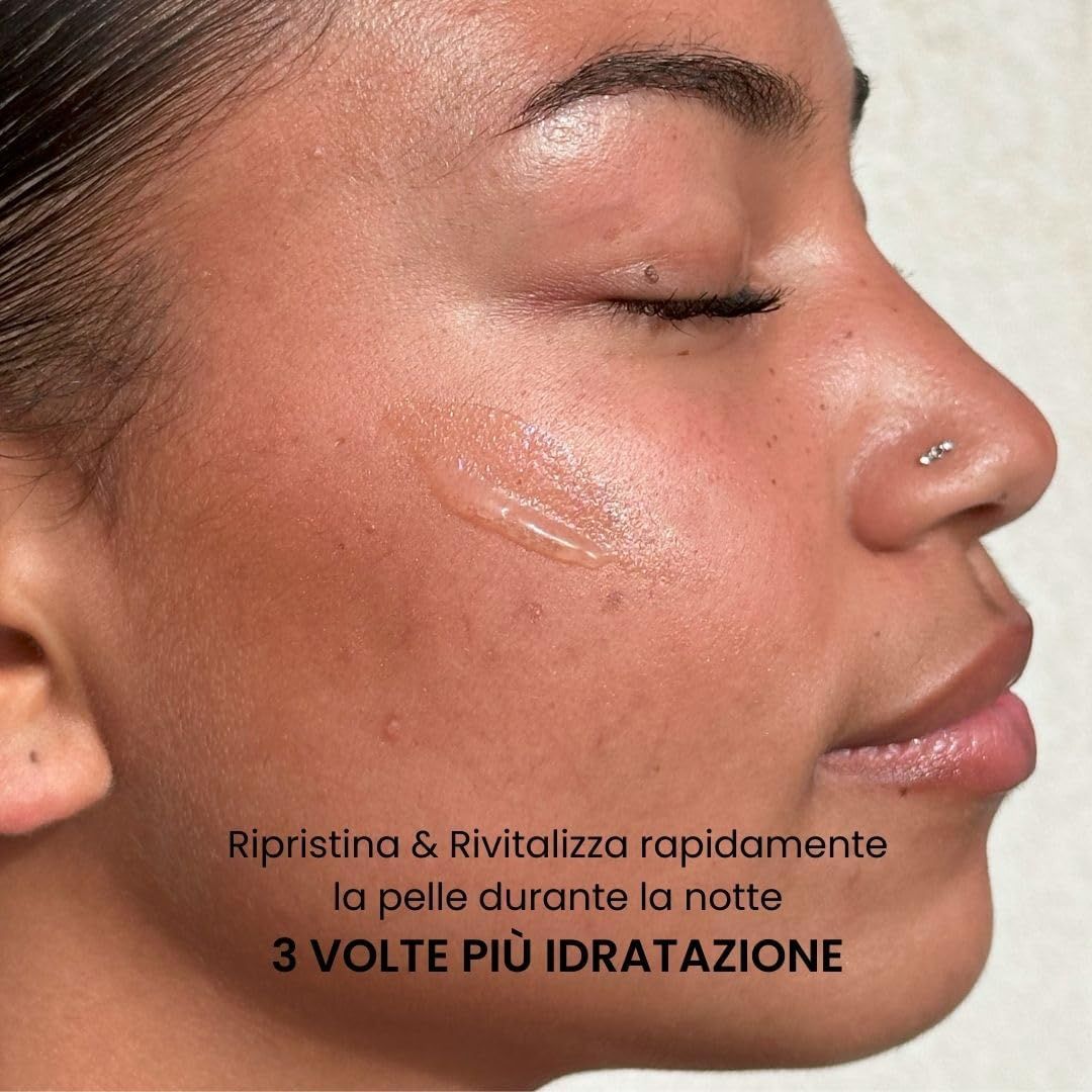 Donna con viso. Testo: Ripristina e rivitalizza la pelle durante la notte. 3 volte più idratazione.